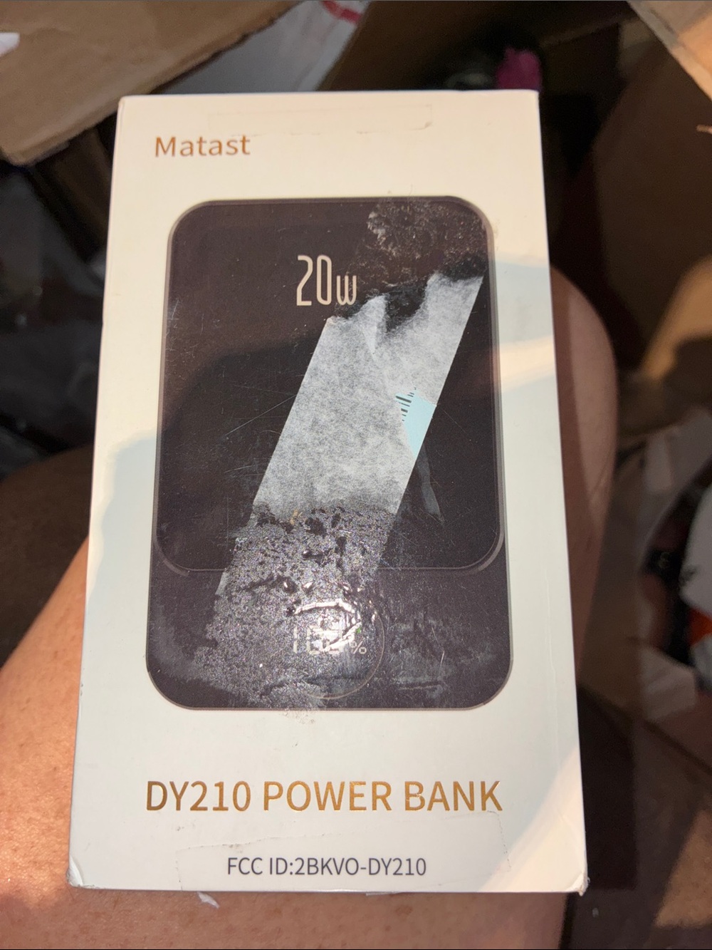 Matast DY210 20W Power Bank in White and Black